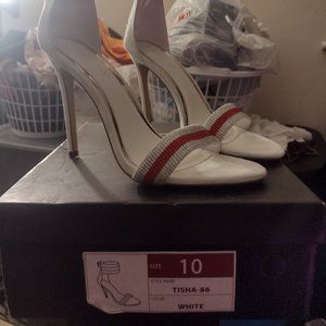 New Sandals Size 10 by Liliana